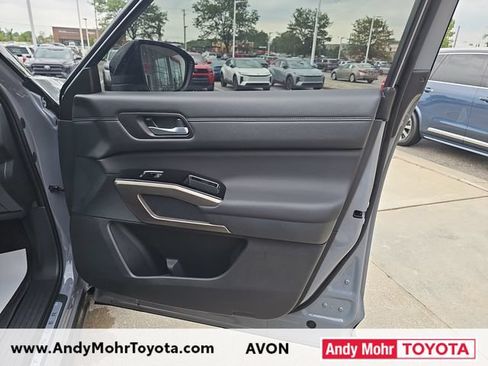 Used 2025 Nissan Pathfinder Platinum AWD/4WD image 42