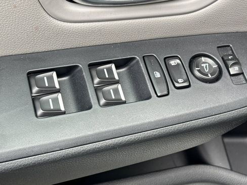 Used 2023 Honda Pilot LX image 12