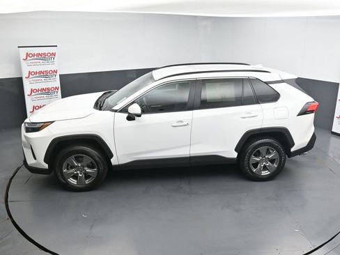 Used 2024 Toyota RAV4 XLE FWD image 28