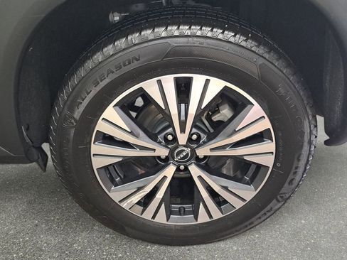 Used 2023 Nissan Rogue SV image 33