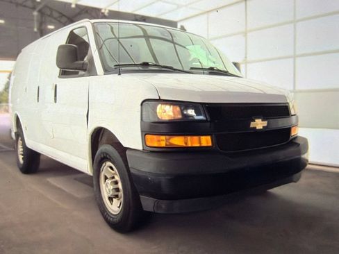 Used 2019 Chevrolet Express 2500 RWD image 5