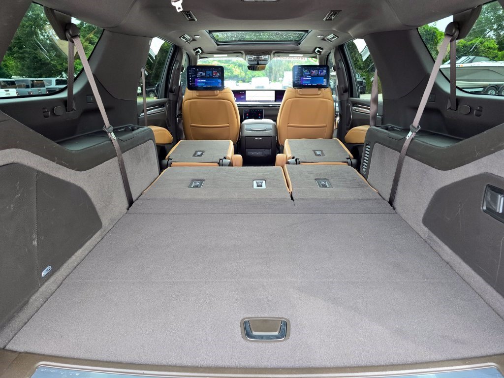 Used 2025 Cadillac Escalade ESV Premium Luxury w/ LPO, Radiant Package AWD/4WD image 56