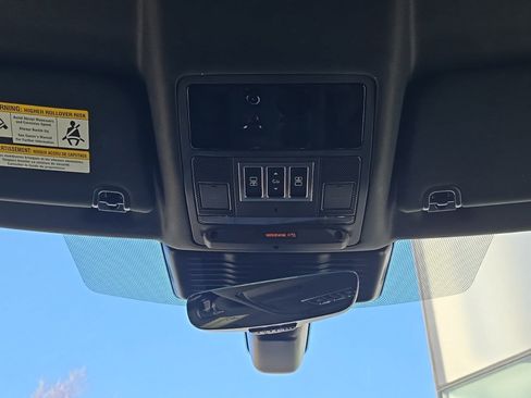 Certified 2024 Land Rover Discovery Dynamic SE image 23