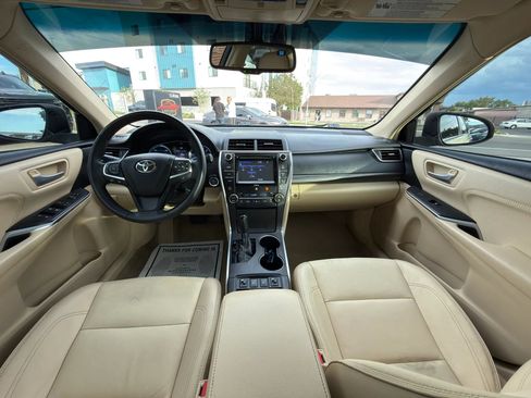 Used 2017 Toyota Camry XLE w/ Moonroof Package FWD image 16