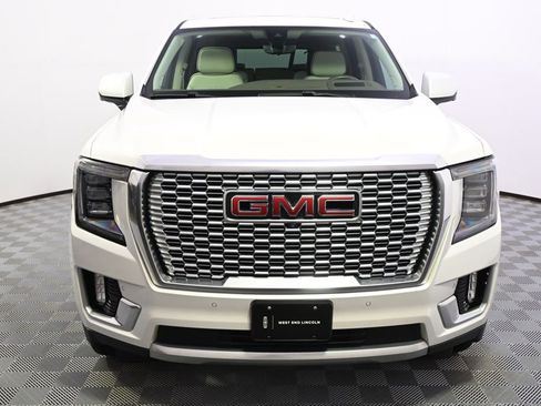 Used 2021 GMC Yukon Denali w/ Denali Premium Package image 10