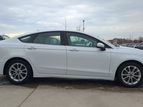 Used 2020 Ford Fusion SE image 8