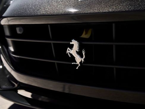 Used 2020 Ferrari Portofino RWD image 9