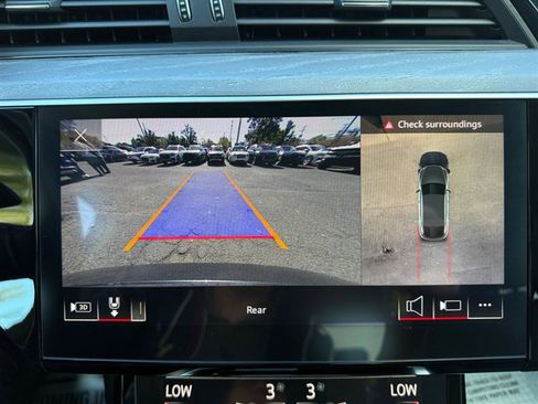 Used 2021 Audi e-tron Premium Plus w/ Premium Plus Package image 21