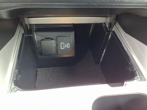 Used 2023 Ford Explorer XLT w/ Equipment Group 202A image 12