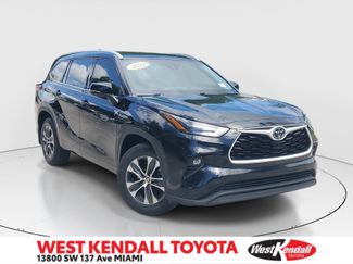 Used 2022 Toyota Highlander XLE AWD/4WD video 1