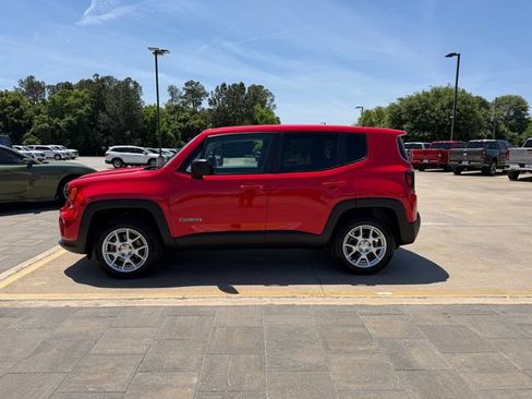 Used 2023 Jeep Renegade Latitude AWD/4WD image 8