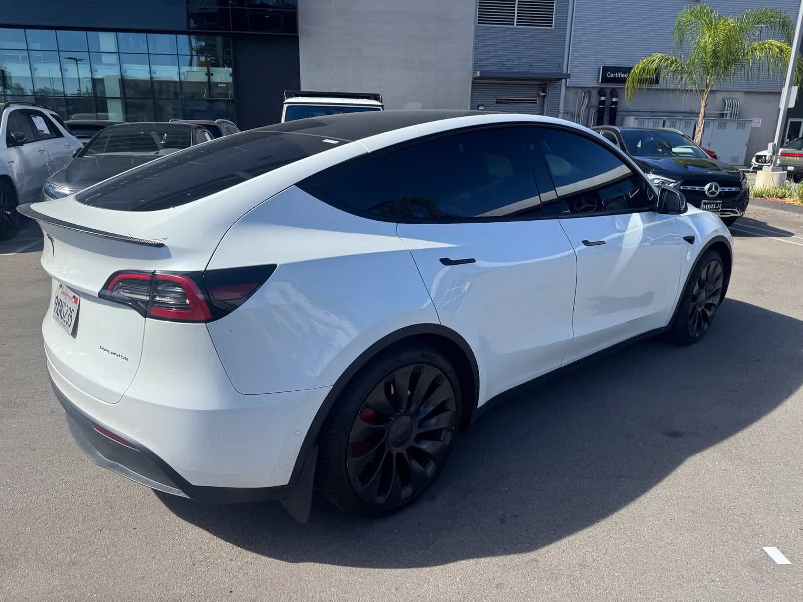 Used 2022 Tesla Model Y Performance AWD/4WD image 3