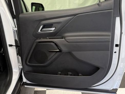 Used 2025 Chevrolet Silverado EV LT AWD/4WD image 27