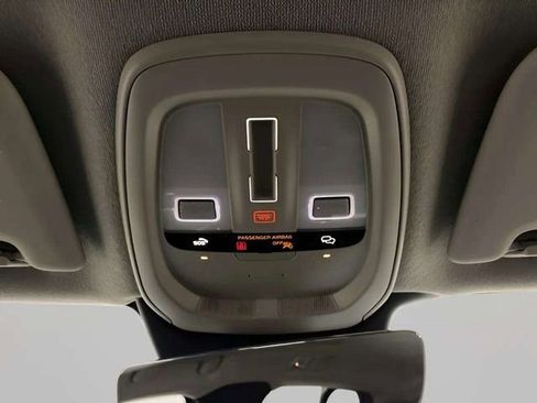 Used 2025 Volvo XC40 B5 Core image 23