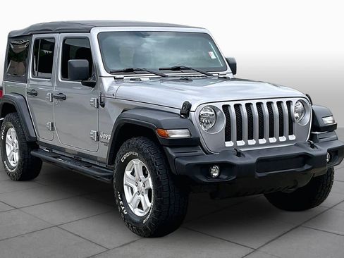 Used 2018 Jeep Wrangler Unlimited Sport S AWD/4WD image 3
