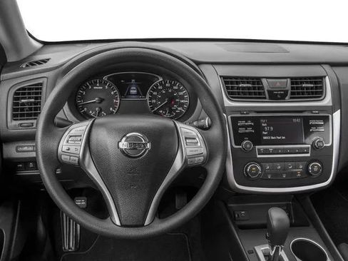 Used 2017 Nissan Altima 2.5 S w/ Power Driver Seat Package FWD image 10