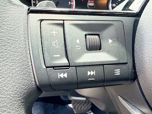 Used 2023 Nissan Rogue SV FWD image 36