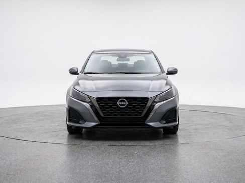 Used 2025 Nissan Altima 2.5 SV FWD image 2