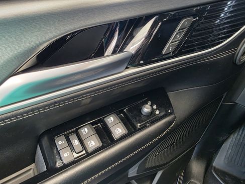 New 2025 Jeep Wagoneer L Series II AWD/4WD image 12