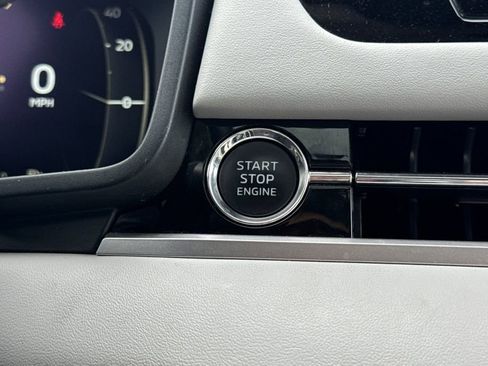 Used 2025 Mitsubishi Outlander SEL image 24