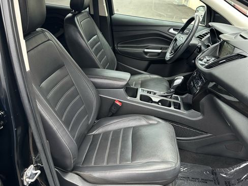 Used 2018 Ford Escape Titanium image 18