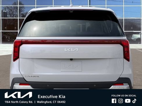 New 2026 Kia Carnival LX FWD image 13