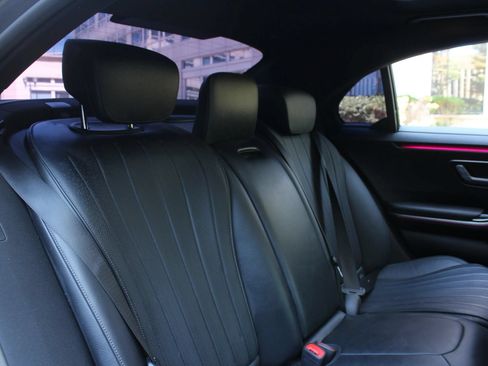 Used 2022 Mercedes-Benz S 580 4MATIC Sedan w/ AMG Line Package image 24