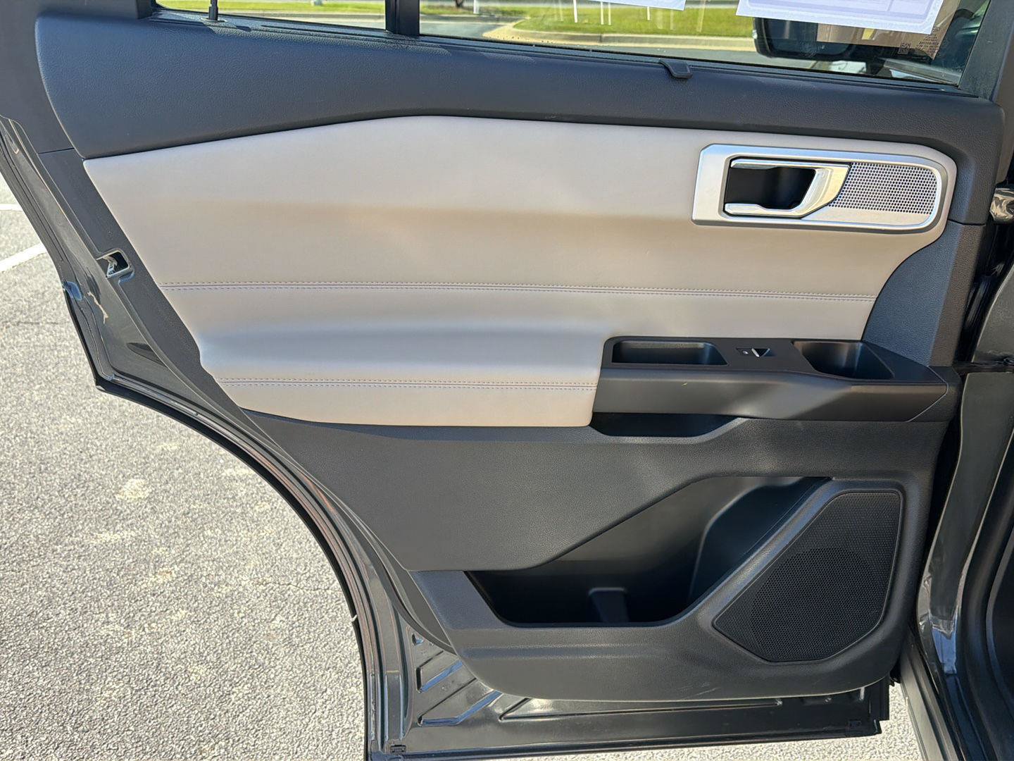 Used 2020 Ford Explorer Limited RWD image 18