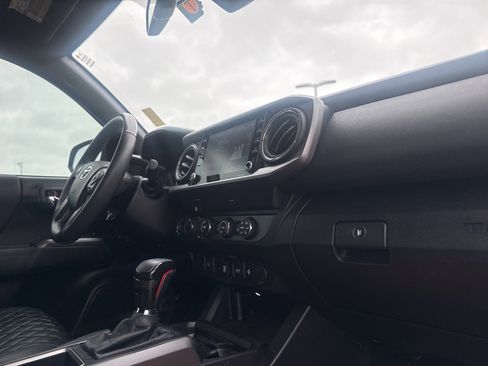 Used 2020 Toyota Tacoma TRD Off-Road image 25