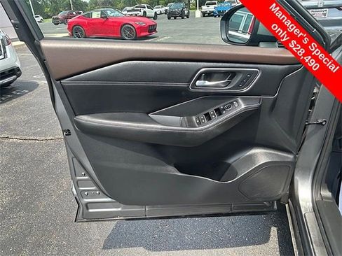 Certified 2023 Nissan Rogue Platinum image 18