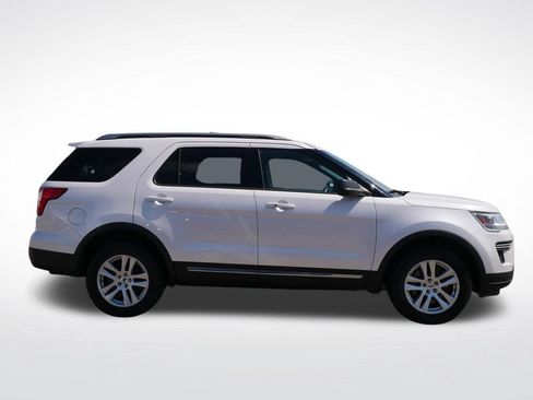 Certified 2018 Ford Explorer XLT AWD/4WD image 2