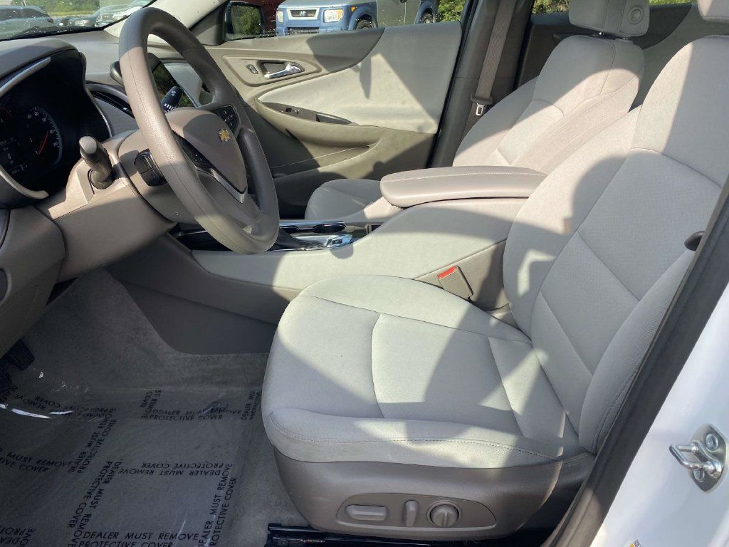 Used 2025 Chevrolet Malibu LT FWD image 13
