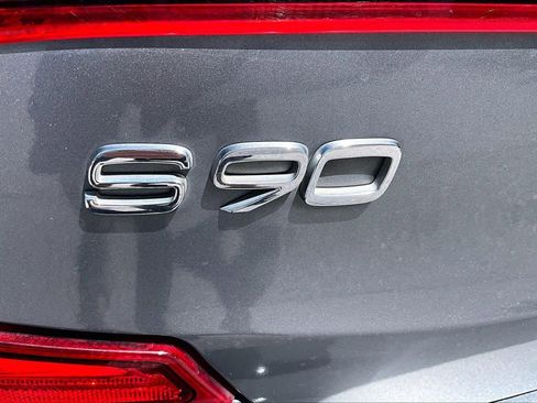 Used 2017 Volvo S90 T5 Momentum w/ Vision Package FWD image 10