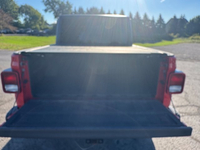 Certified 2023 Jeep Gladiator Rubicon w/ Cold Weather Group AWD/4WD image 17