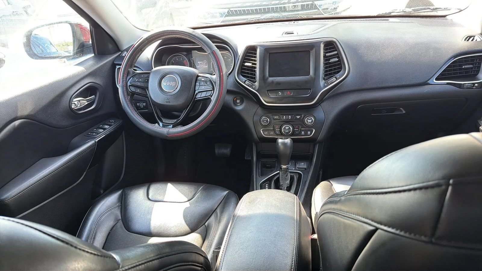 Used 2019 Jeep Cherokee Latitude Plus FWD image 8