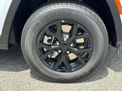 New 2026 Jeep Grand Cherokee L 4WD image 11