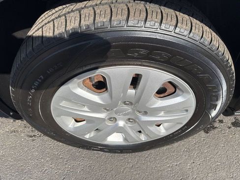 Used 2018 Dodge Grand Caravan SE w/ UConnect Hands-Free Group image 34