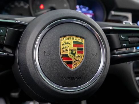 Used 2022 Porsche Macan S w/ Premium Package image 25