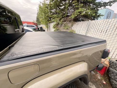 Used 2020 Jeep Gladiator Rubicon AWD/4WD image 26