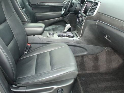 Used 2018 Jeep Grand Cherokee Limited image 3