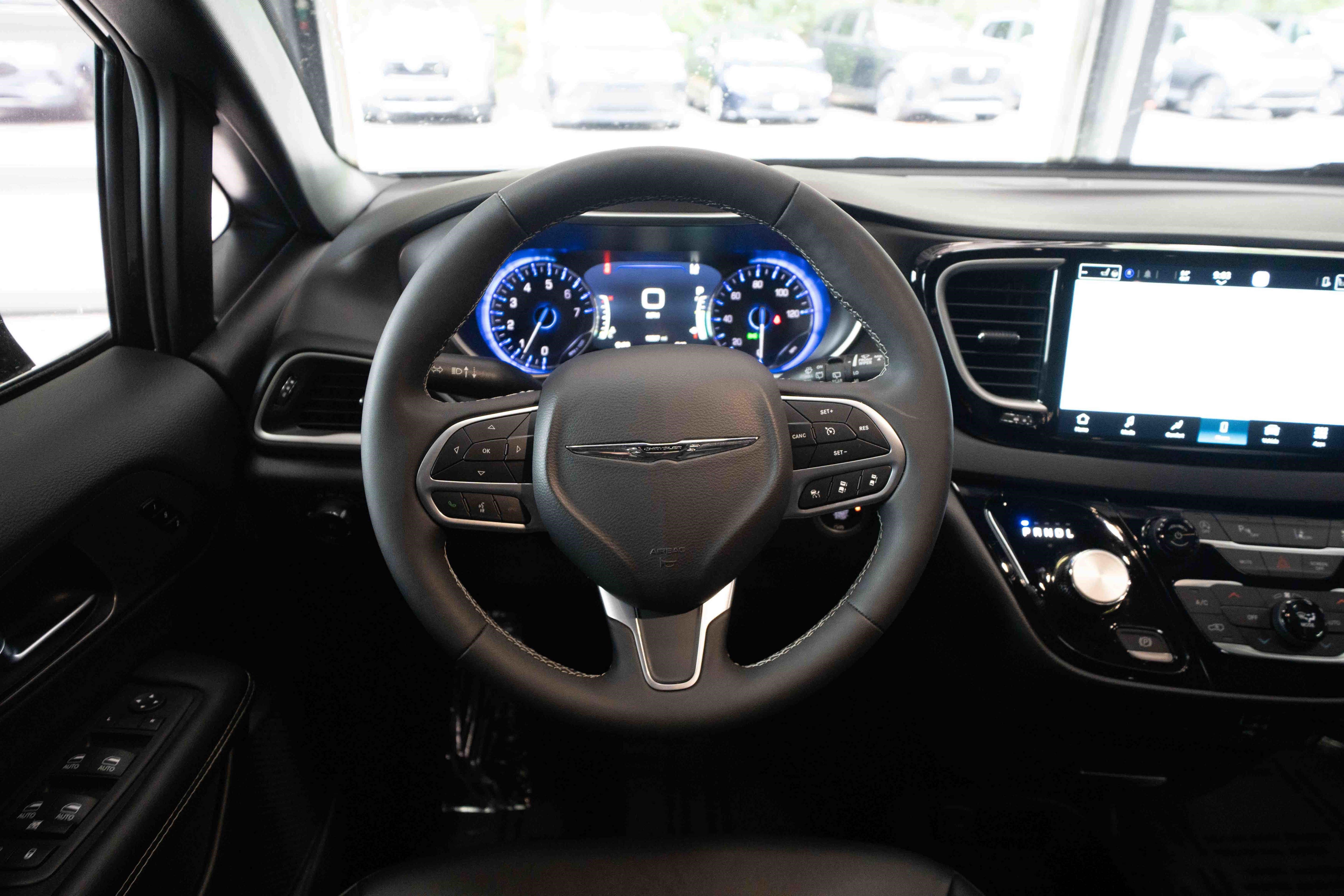 Used 2026 Chrysler Pacifica Select FWD image 21