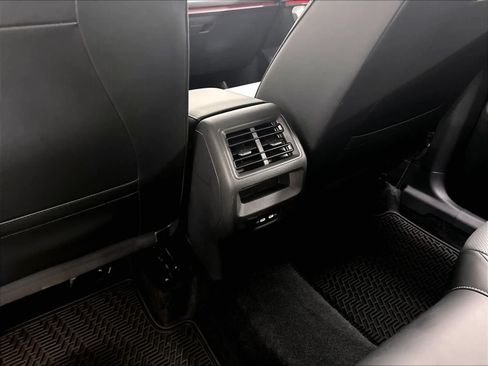 Used 2026 Volkswagen Tiguan SE FWD image 13