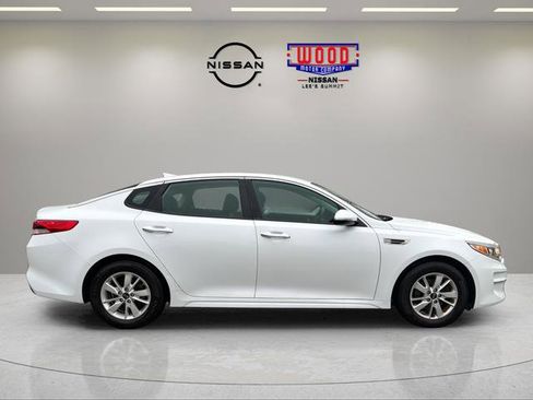 Used 2018 Kia Optima LX image 2