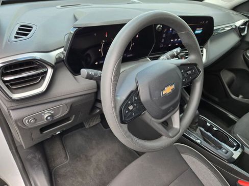 Used 2025 Chevrolet TrailBlazer LT AWD/4WD image 15