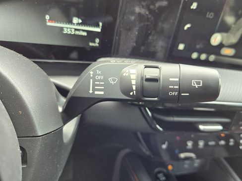 New 2026 Nissan Kicks SR w/ Cold Weather Package FWD image 18