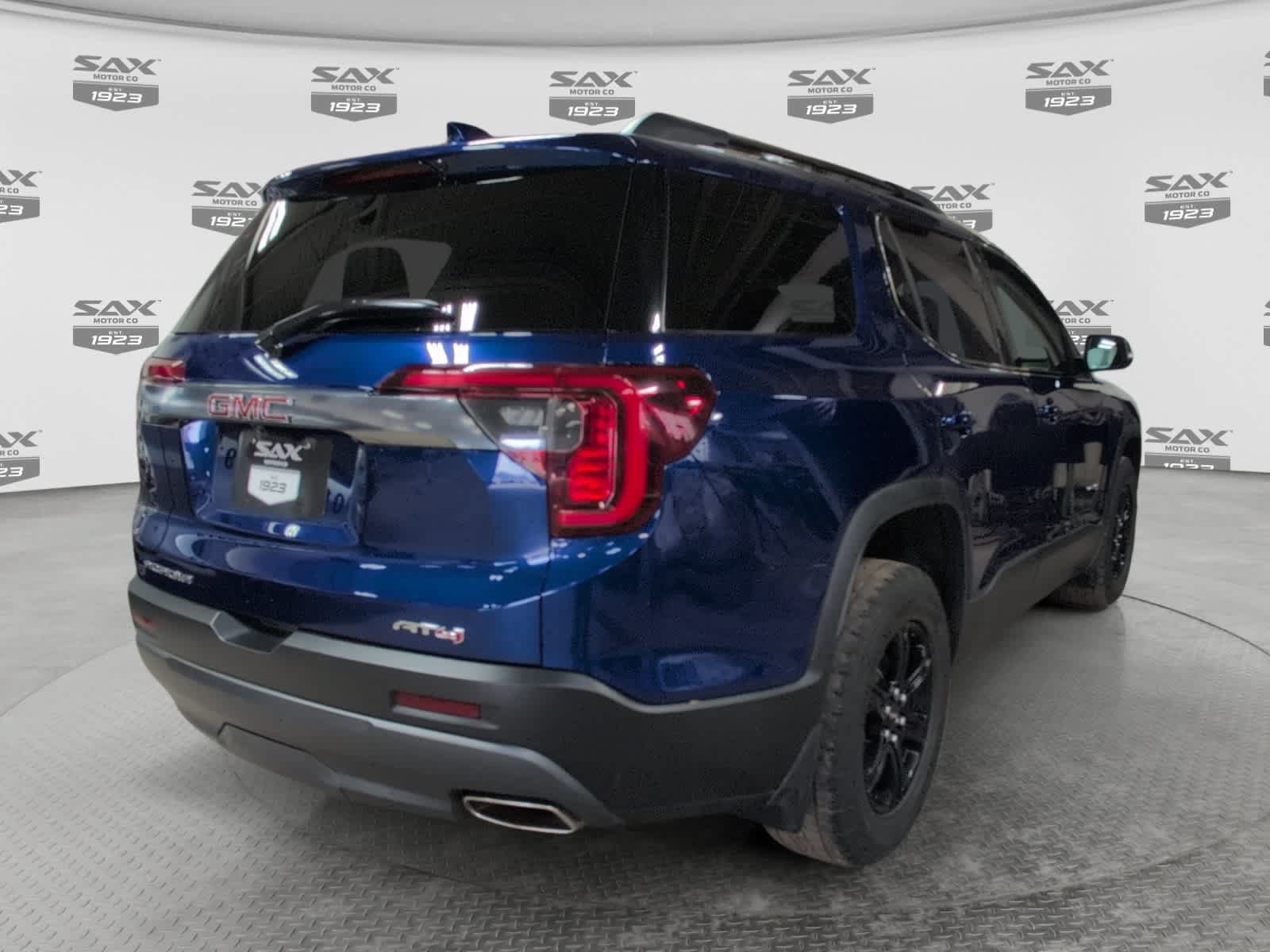 Used 2023 GMC Acadia AT4 w/ Technology Package AWD/4WD image 5