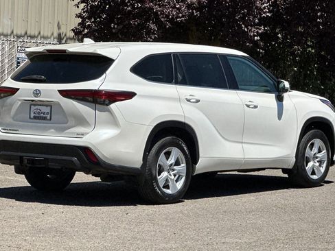 Used 2021 Toyota Highlander L AWD/4WD image 4
