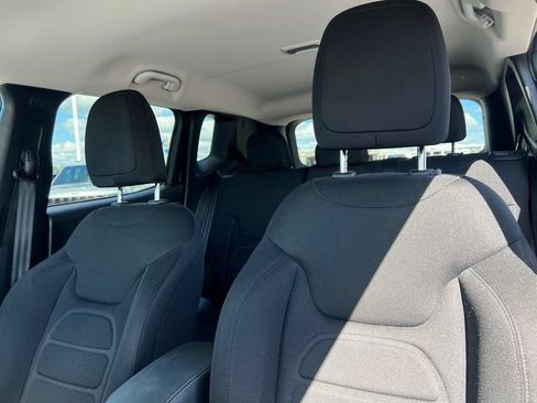 Used 2022 Jeep Renegade Latitude AWD/4WD image 24
