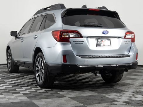 Used 2017 Subaru Outback 3.6R Limited image 5