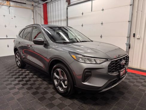 Used 2025 Ford Escape ST-Line w/ Tech Pack #1 AWD/4WD image 5